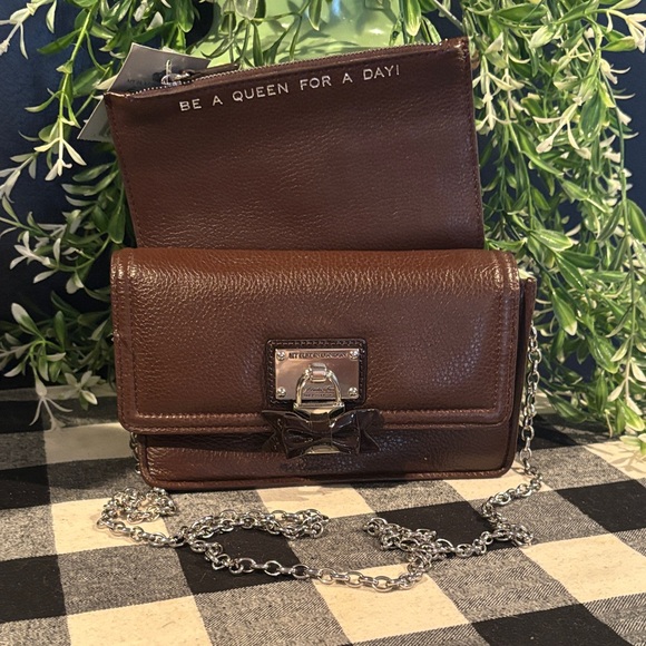 Jan Haedrich Handbags - My Flat in London 48 Charles Street